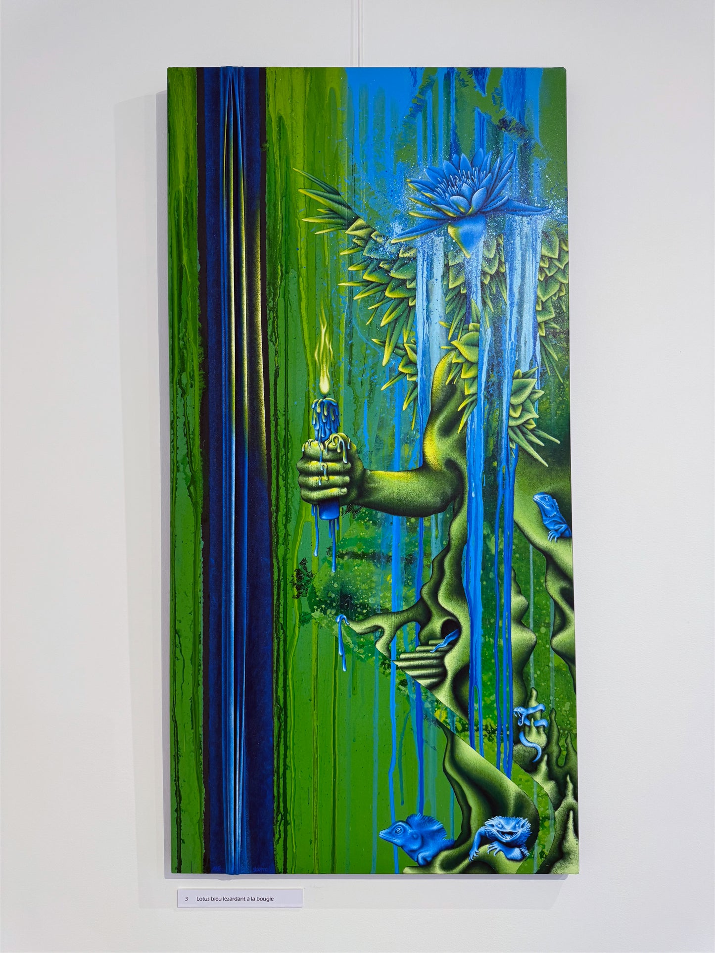 Lotus bleu lézardant à la bougie
